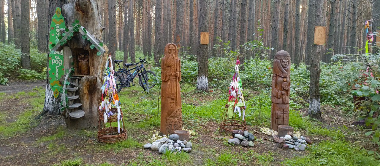 Деревянные идолы на Поляне Богов-родичей в Окунево - обзорная экскурсия по местам силы